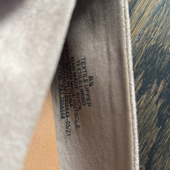 Ladies medium beige ballet flats by Universal Thread (size 8.5) - Picture 4 of 4